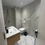 Velora Stays- Beachfront Apartament *