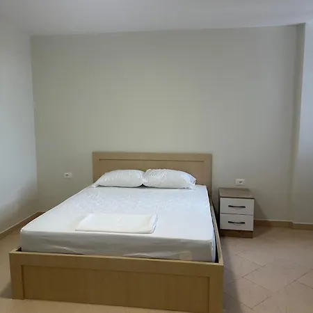 Velora Stays- Beachfront דירה גולם