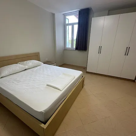 Velora Stays- Beachfront 아파트 골렘